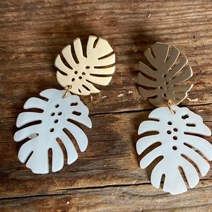 SOLD✨Anthropologie Gold Monstera Leaf Drop Earrings